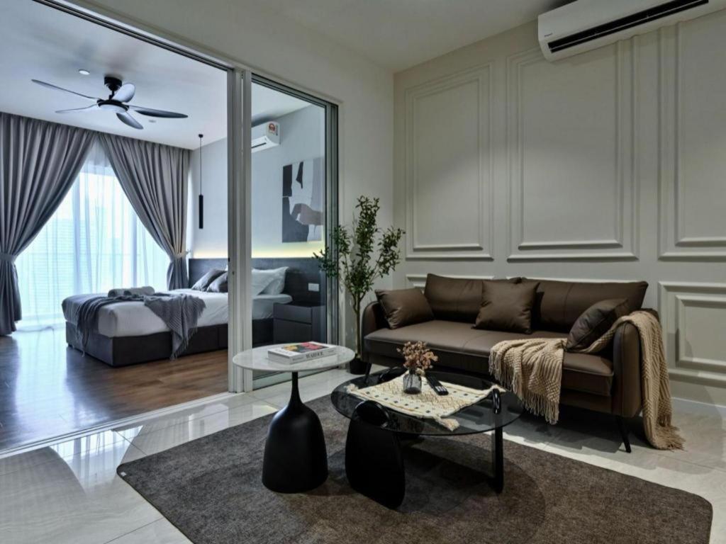 Oyo 90952 Quill Residences 2*