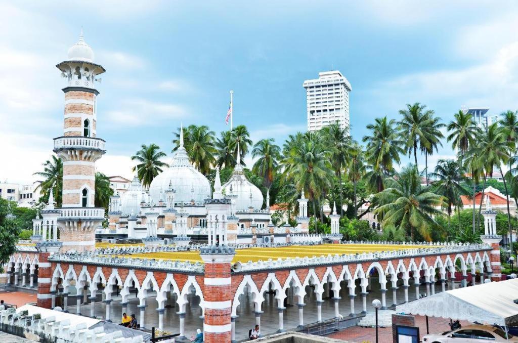 Oyo 90952 Quill Residences Hotel 2*