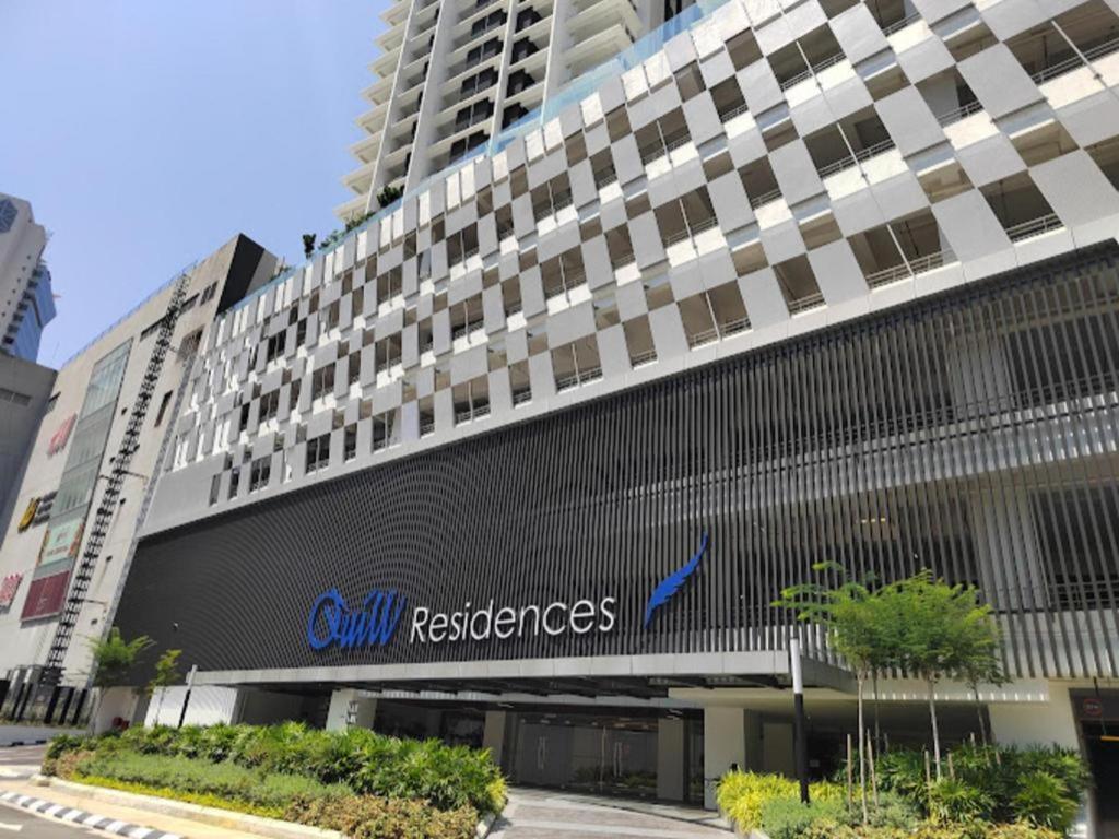 Oyo 90952 Quill Residences Hotel