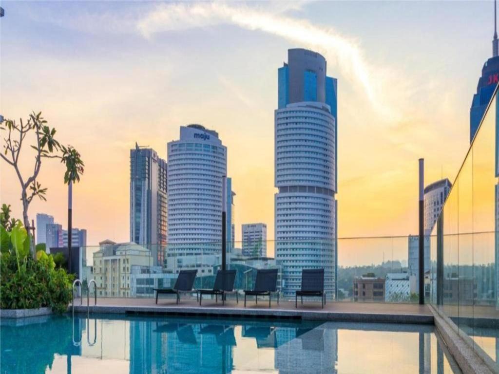 Oyo 90952 Quill Residences Hotel 2*