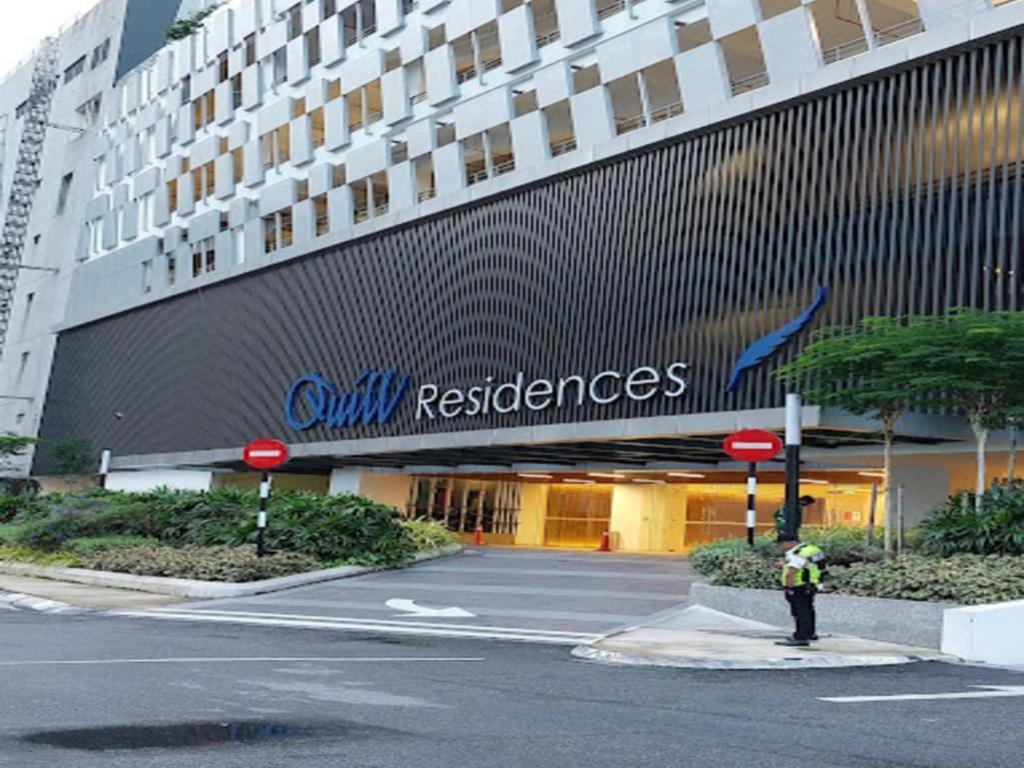 Oyo 90952 Quill Residences Hotel